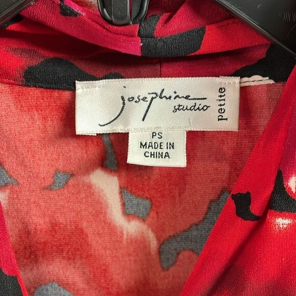 Josephine Studio Petite Small Red Black Floral Twist Front V-Neck Blouse - Picture 5 of 8